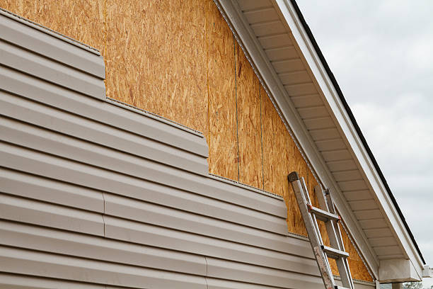 Professional Emergency Siding Repair technician working in Claysburg, PA